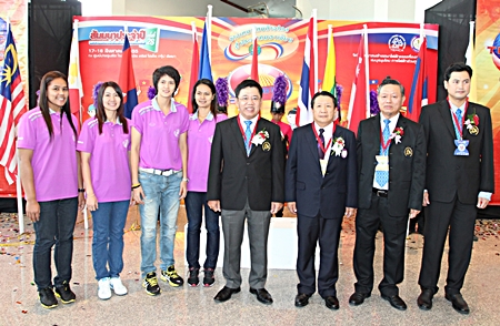 Narongsak Kamales, the Provincial Electricity Authority (PEA) Governor, and Taksin Watcharawittayakul, President of Thai Electrical & Mechanical Contractors Association (TEMCA) presided over the opening ceremony of the 28th TEMCA Annual Seminar and Exhibition at Pattaya Exhibition And Convention Hall (PEACH) recently. In attendance along with associate members and delegates were the Thailand Women’s National Volleyball Players. Panga Vathanakul (2nd left), Royal Cliff Hotels Group Managing Director was on hand to welcome Pongsak Assakul (right), Chairman of the Thai Chamber of Commerce and other delegates.